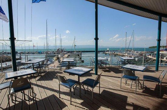 Le Bistro
